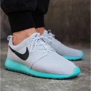 Nike Roshe One Shoes